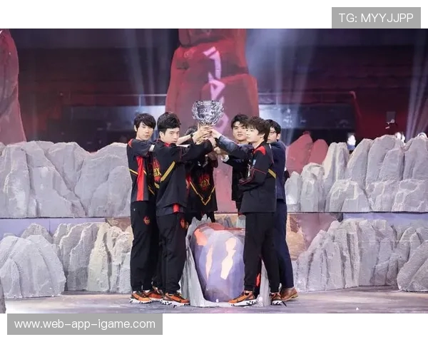 CSGO巨献：深入解析FPX战队的战术意识与团队配合技巧